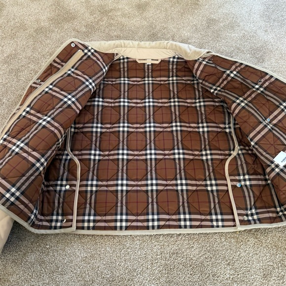 BNWOT! Never worn, only removed tags! Burberry - Quilted Barn Jacket Soft fawn L - Picture 5 of 15